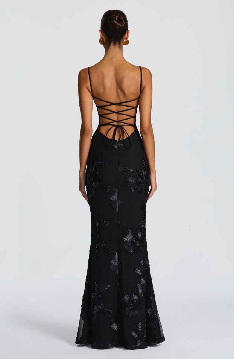 Elegant women's figure-hugging maxi dress perfect for formal occasions, featuring a flattering silhouette and sophisticated design. 1