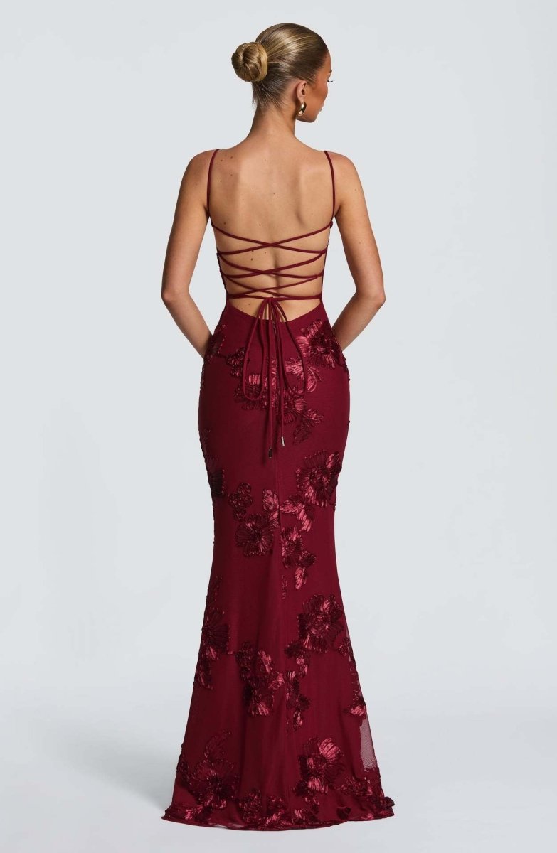 Elegant women's figure-hugging maxi dress perfect for formal occasions, featuring a flattering silhouette and sophisticated design. 6