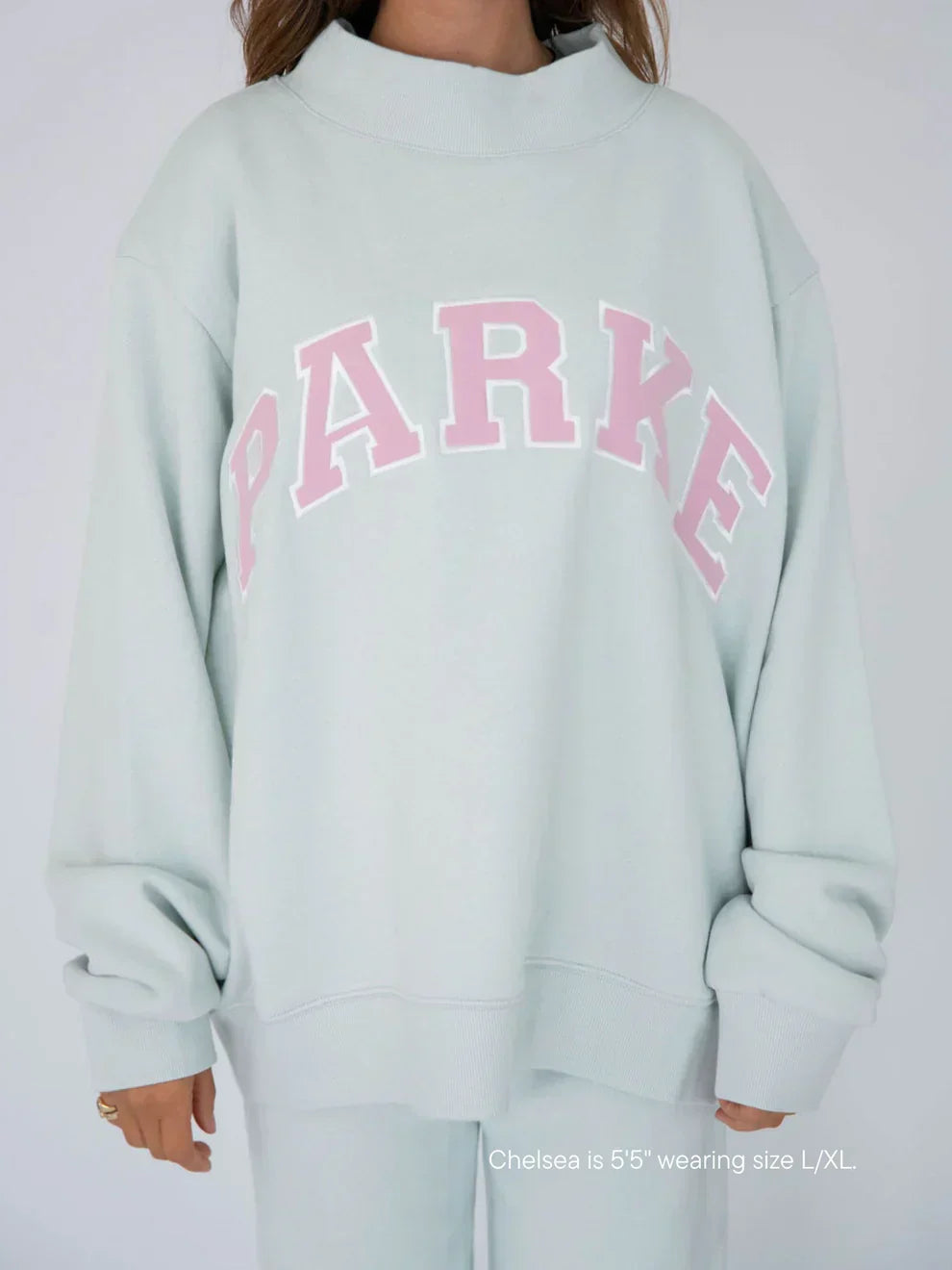 Women's oversized sweatshirt featuring soft chenille lettering, perfect for casual everyday wear and stylish comfort. 3