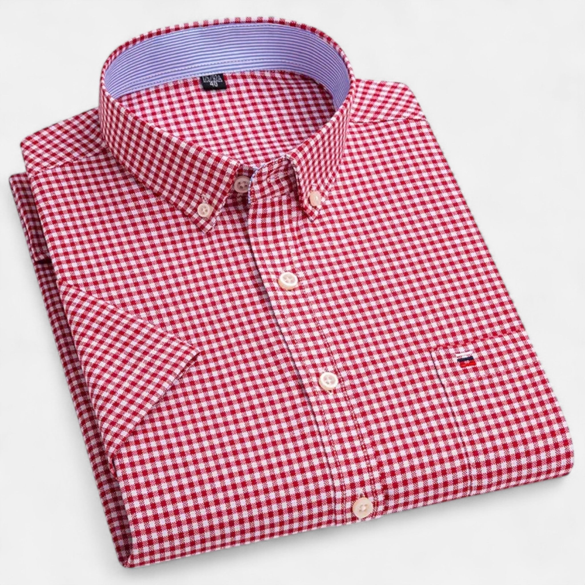 Women's short sleeve oxford shirt in a light and breathable fabric, perfect for casual summer outings, featuring a classic collar and a relaxed fit for comfortable wear 3