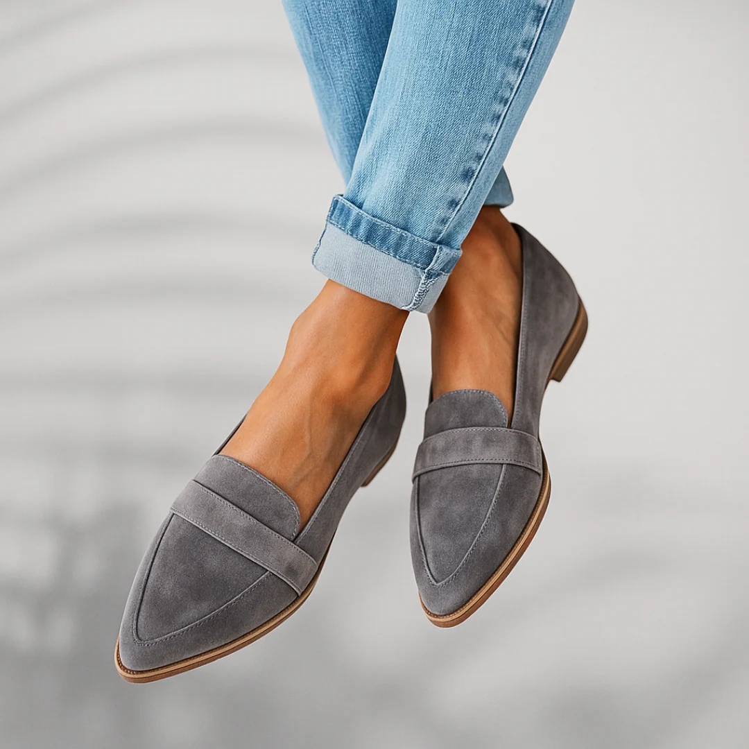 Women's slip-on moccasins featuring arch support and a non-slip sole, perfect for comfort and stability in everyday wear. 5